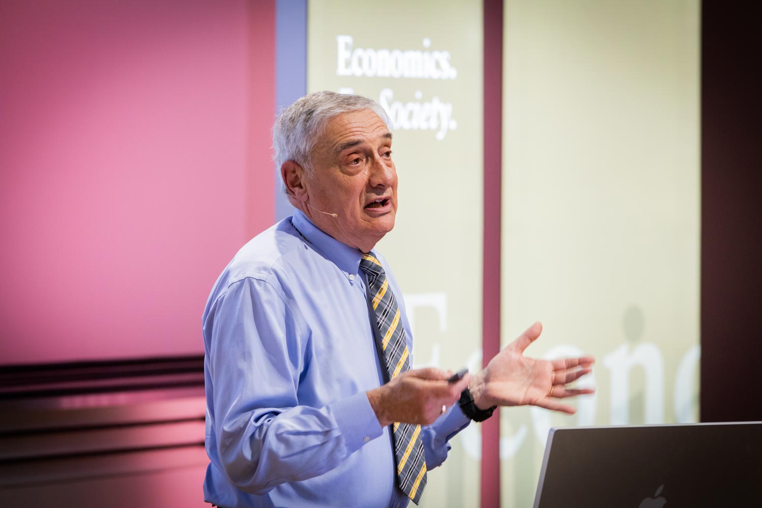 Lessons from the enlightenment: Renowned economic historian Joel Mokyr is a staunch optimist who firmly believes in the power of technological progress to improve the world. However, despite his optimism, he expresses concern about the political and societal setbacks of recent decades – Joel Mokyr at the UBS Center Opinion on 20 June 2024.