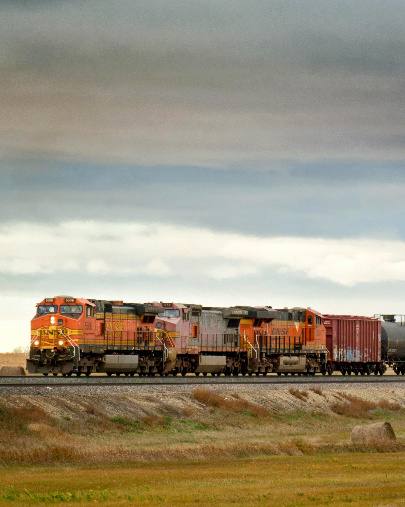 BNSF train transporting North Dakota Bakken shale oil from Western North Dakota to refinery. © Darla Hueske / Unsplash